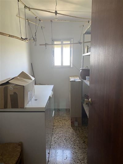 Image No.27-6 Bed Property for sale