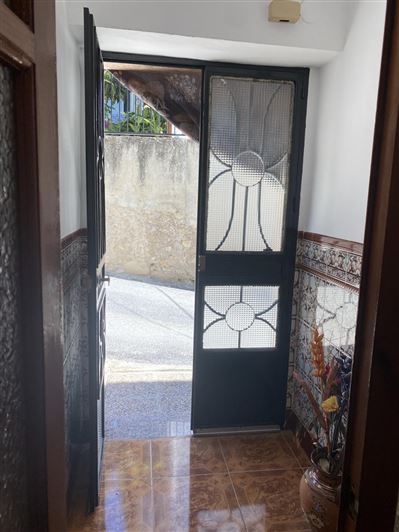 Image No.5-6 Bed Property for sale