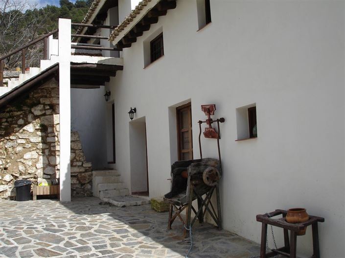 Image No.3-11 Bed Property for sale