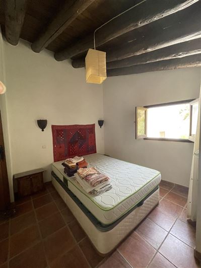 Image No.30-11 Bed Property for sale