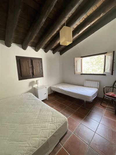 Image No.33-11 Bed Property for sale