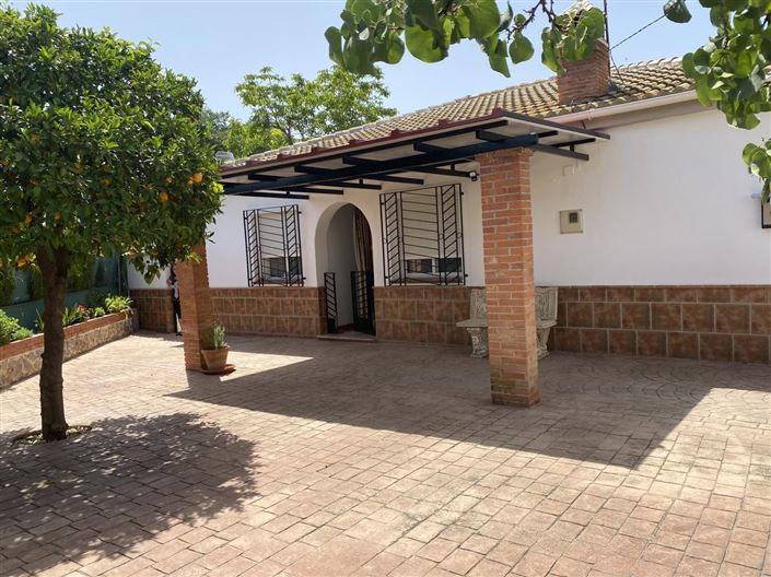 Image No.2-6 Bed Property for sale