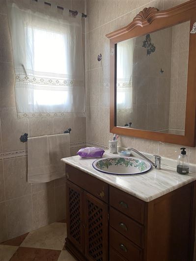 Image No.23-6 Bed Property for sale