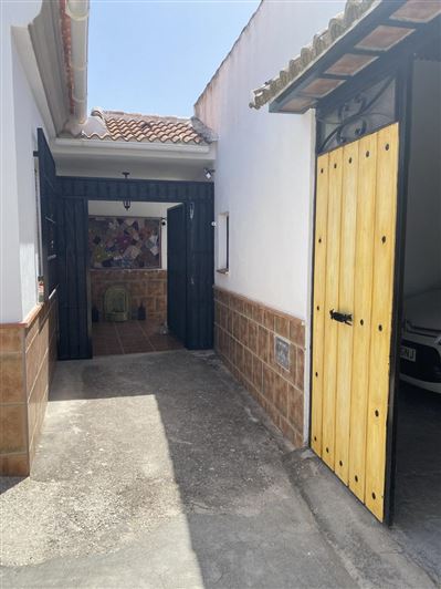 Image No.25-6 Bed Property for sale