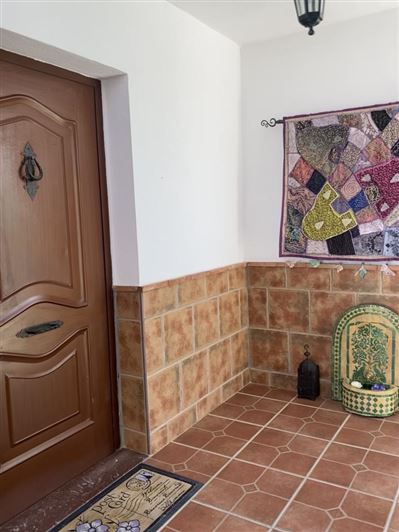 Image No.26-6 Bed Property for sale