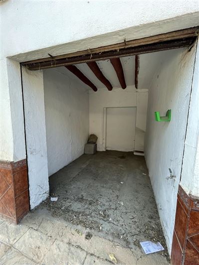 Image No.37-4 Bed Property for sale