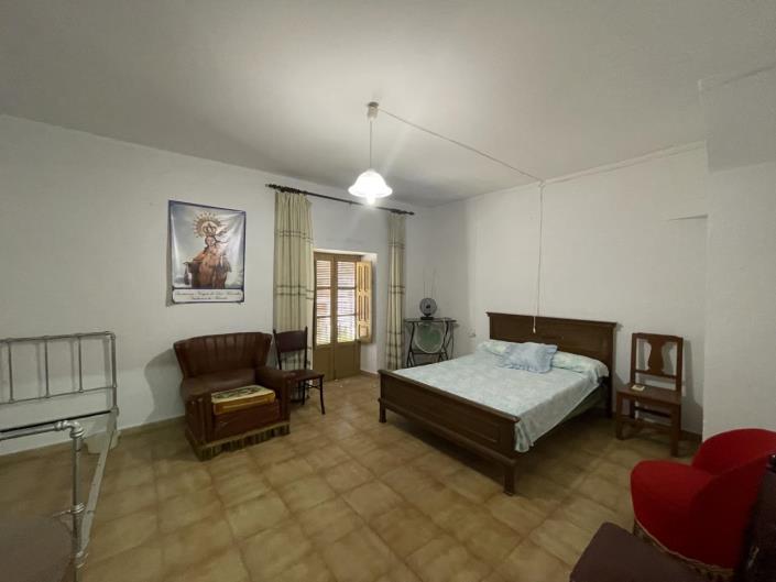 Image No.25-4 Bed Property for sale