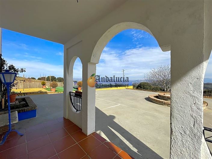 Image No.4-4 Bed Property for sale