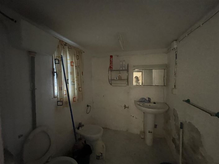 Image No.9-2 Bed Property for sale