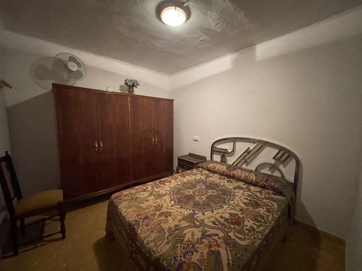 Image No.22-4 Bed Property for sale