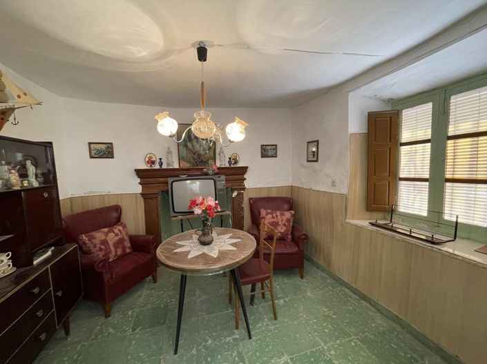 Image No.12-3 Bed Property for sale