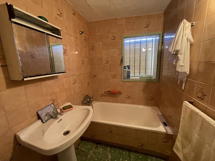 Image No.23-3 Bed Property for sale