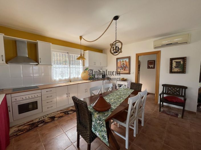 Image No.22-4 Bed Property for sale