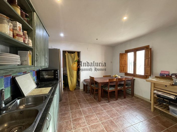 Image No.15-3 Bed Property for sale