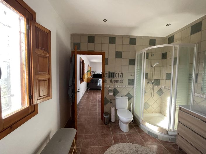 Image No.32-3 Bed Property for sale