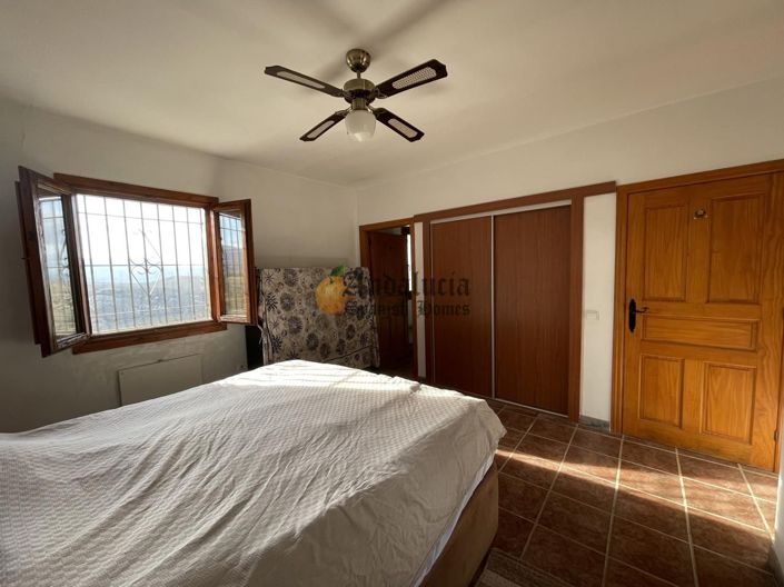 Image No.34-3 Bed Property for sale