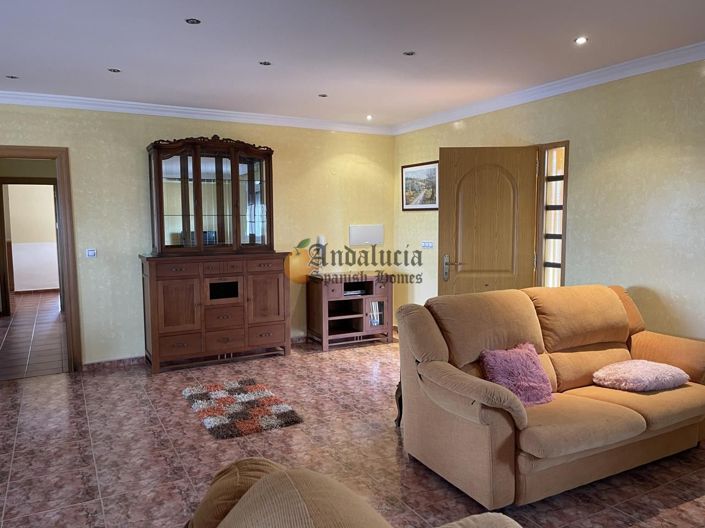 Image No.8-3 Bed Property for sale