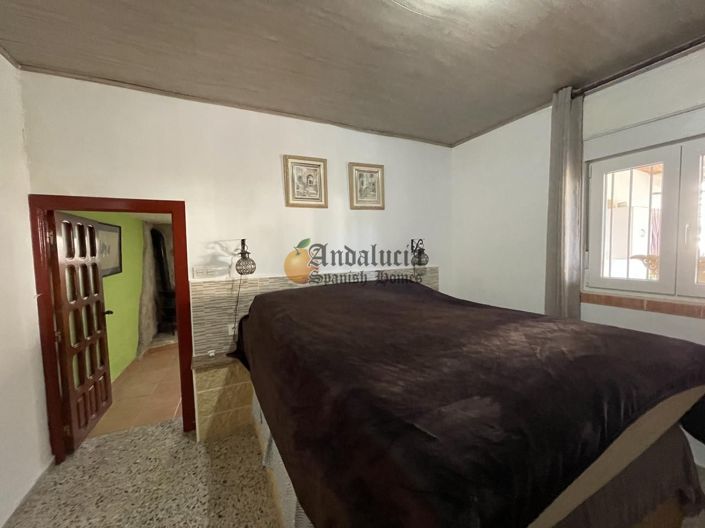 Image No.21-7 Bed Property for sale