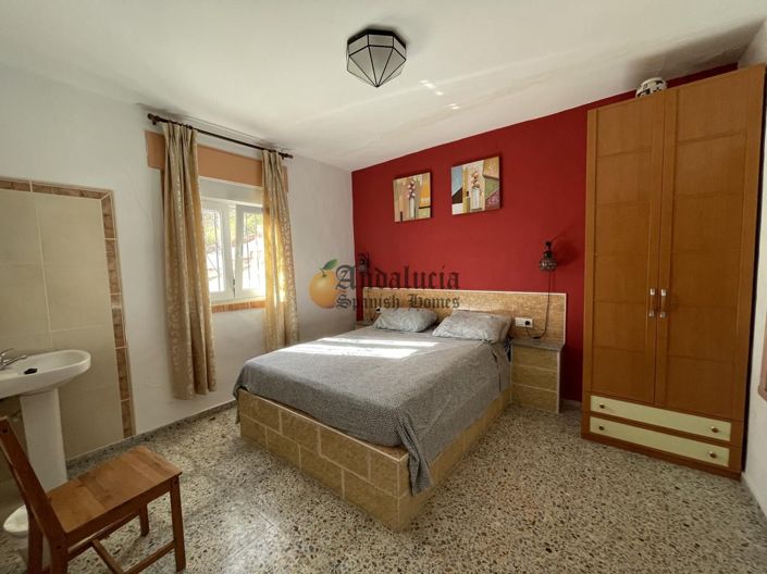 Image No.28-7 Bed Property for sale