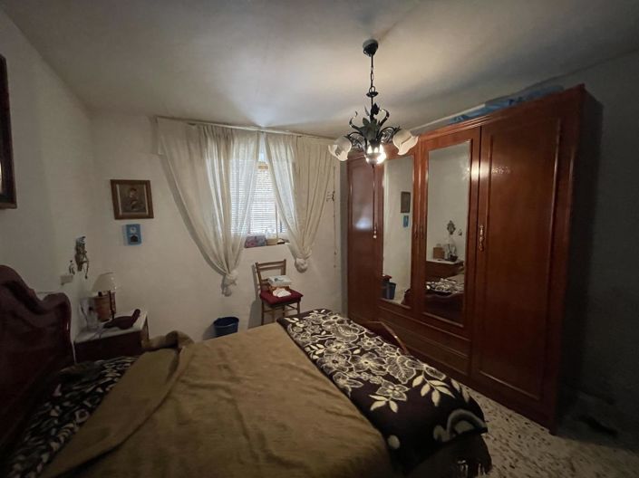 Image No.13-5 Bed Property for sale