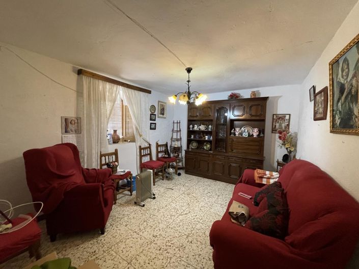 Image No.8-5 Bed Property for sale