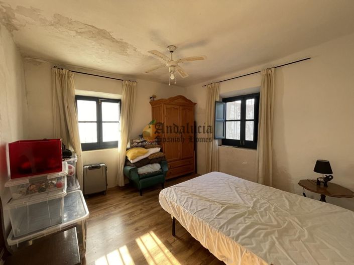 Image No.11-5 Bed Property for sale