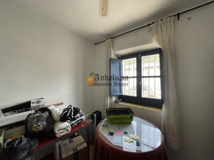 Image No.18-5 Bed Property for sale