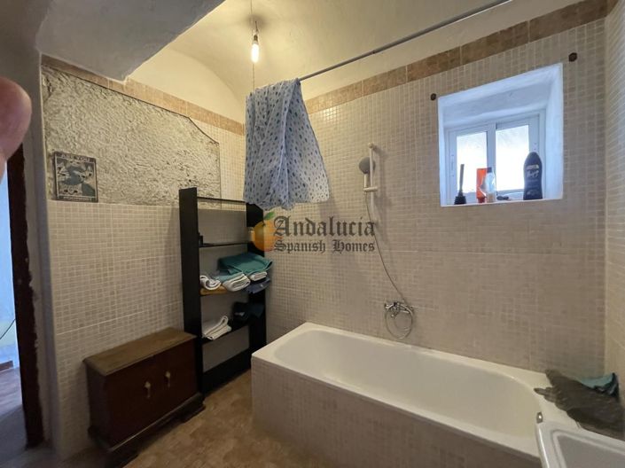 Image No.20-5 Bed Property for sale