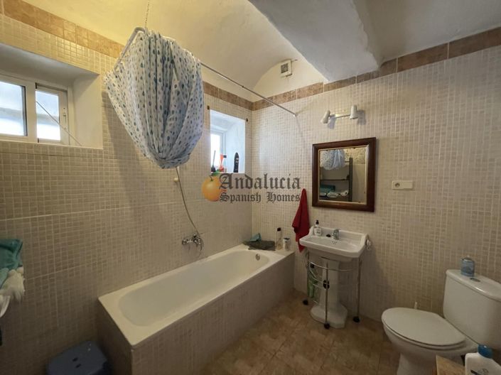 Image No.21-5 Bed Property for sale