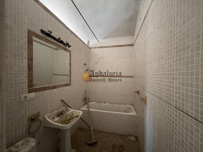 Image No.36-5 Bed Property for sale