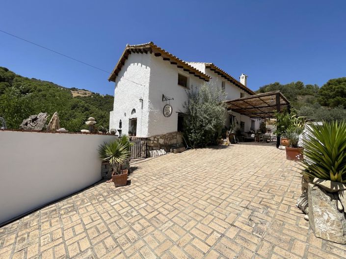 Image No.3-3 Bed Property for sale