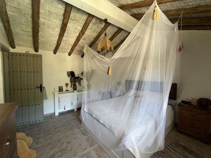 Image No.30-3 Bed Property for sale