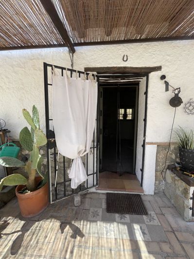 Image No.8-3 Bed Property for sale