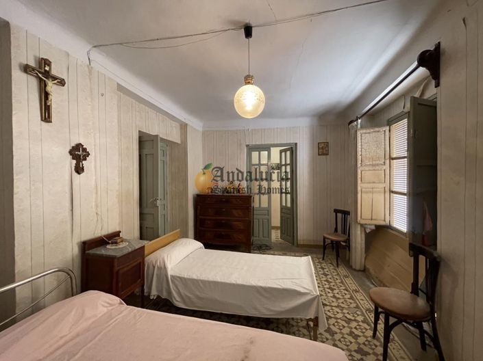 Image No.16-4 Bed Property for sale