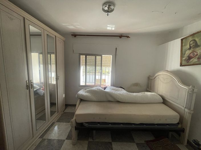 Image No.12-4 Bed Property for sale