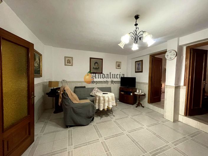 Image No.17-3 Bed Property for sale