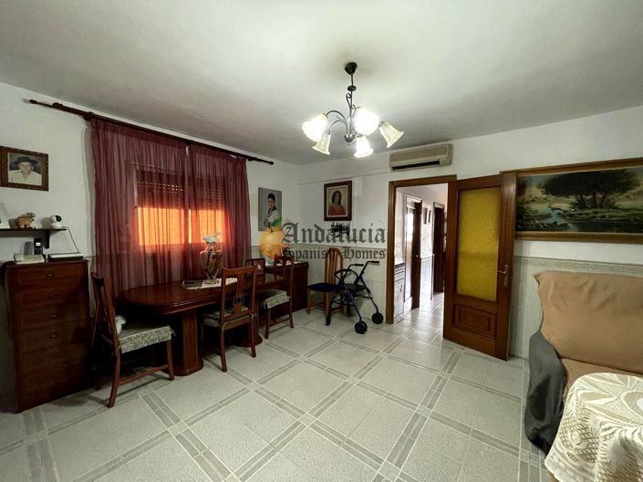 Image No.19-3 Bed Property for sale