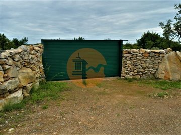 1 - Tavira, Plot