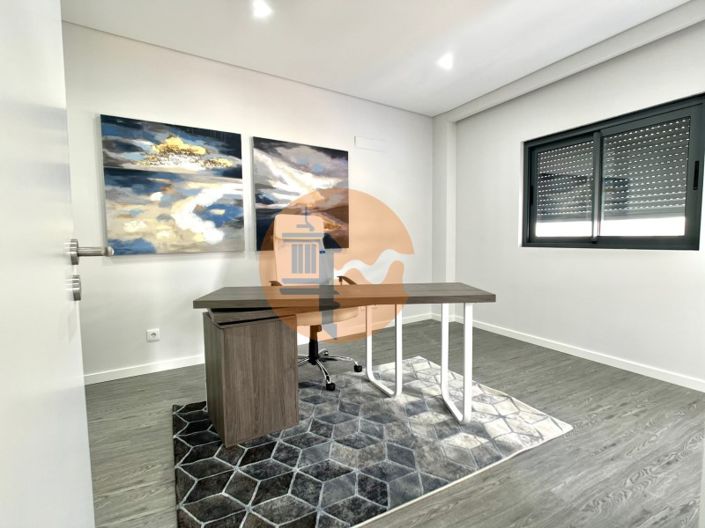 Image No.23-3 Bed Apartment for sale