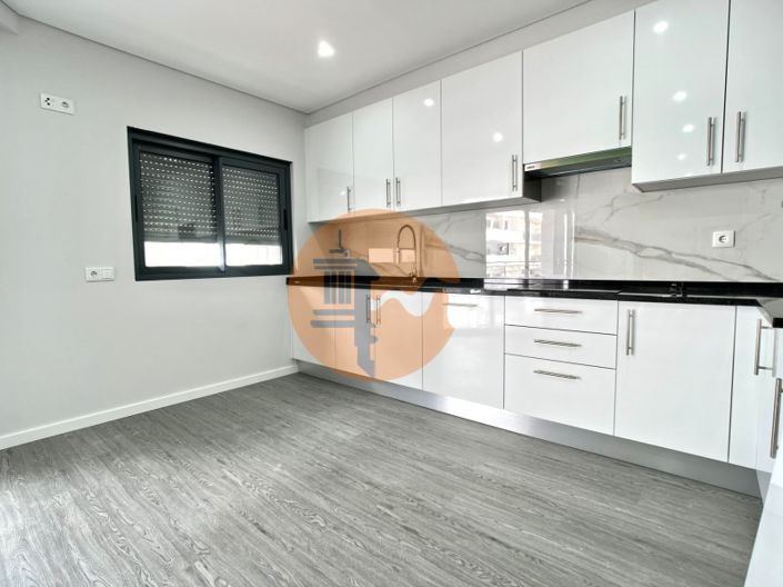 Image No.9-3 Bed Apartment for sale