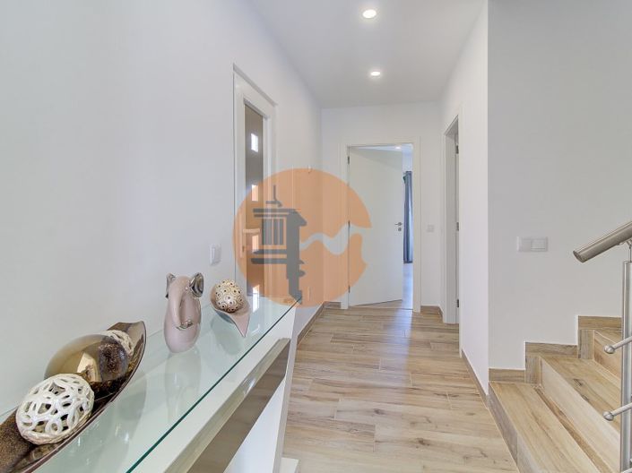 Image No.20-2 Bed House for sale