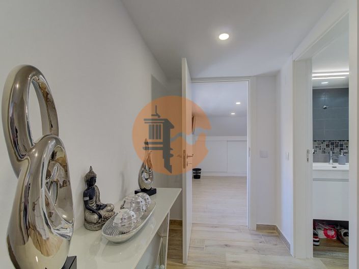 Image No.30-2 Bed House for sale