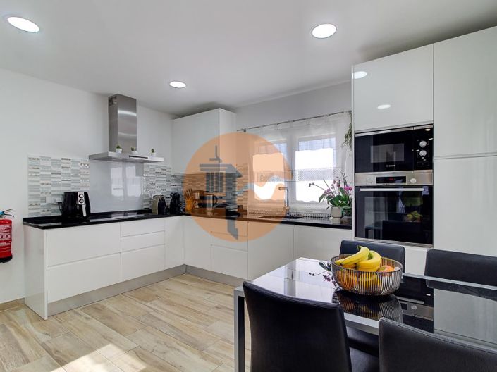 Image No.4-2 Bed House for sale