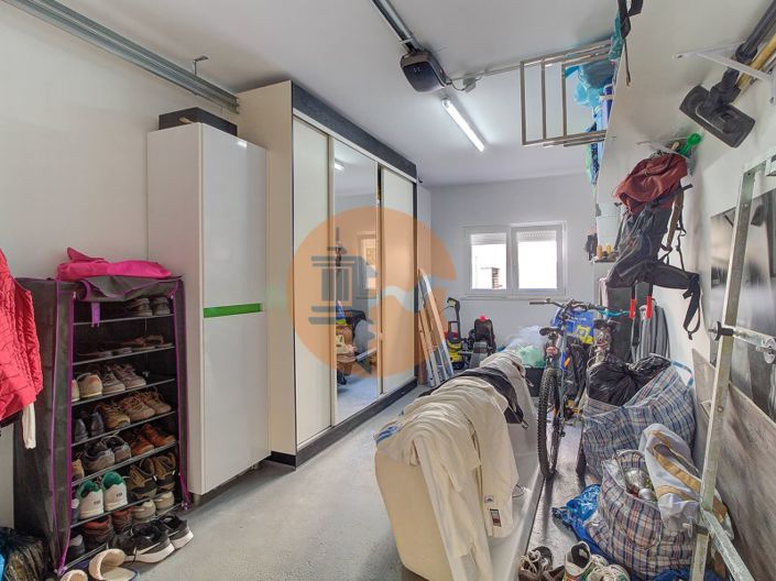 Image No.41-2 Bed House for sale