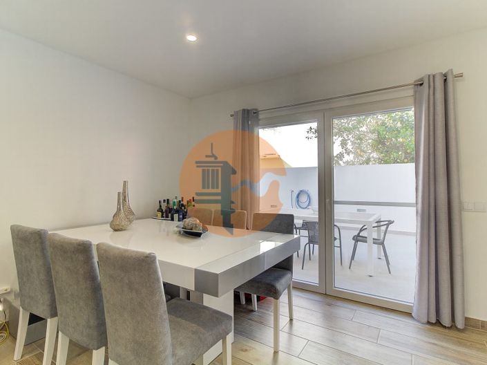 Image No.5-2 Bed House for sale