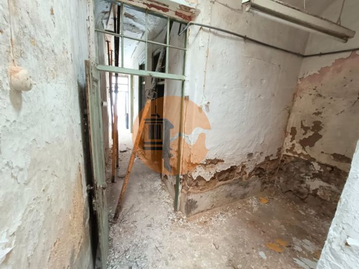 Image No.8-2 Bed House for sale