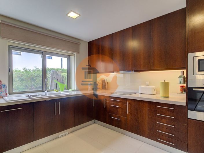 Image No.12-3 Bed House for sale