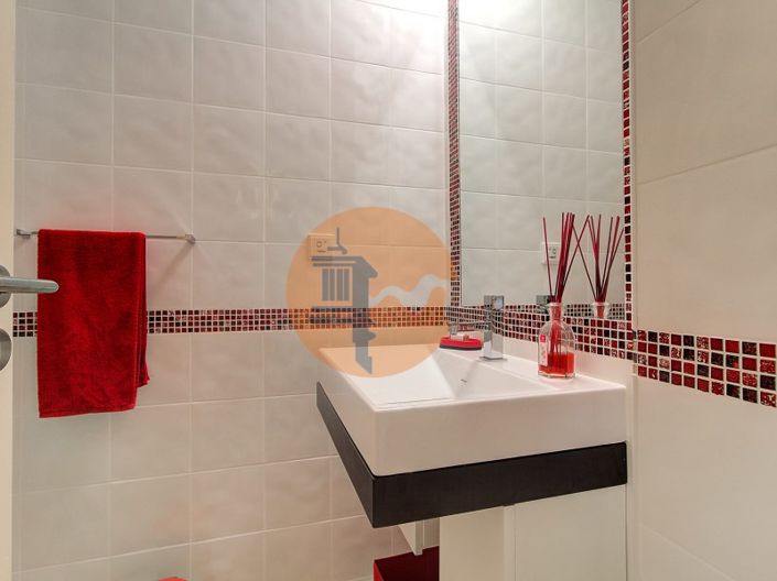 Image No.29-3 Bed House for sale