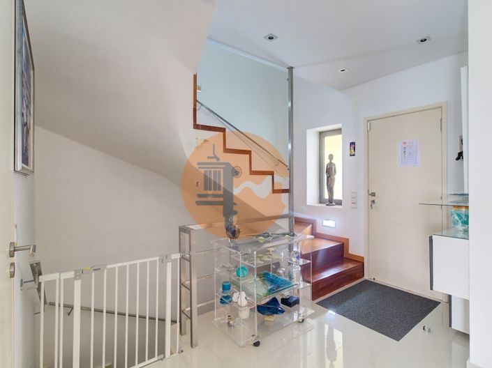 Image No.5-3 Bed House for sale