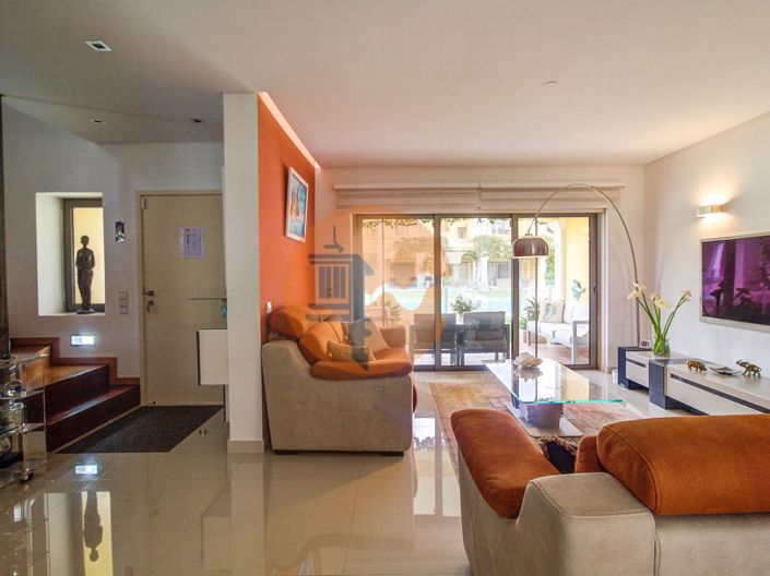 Image No.6-3 Bed House for sale